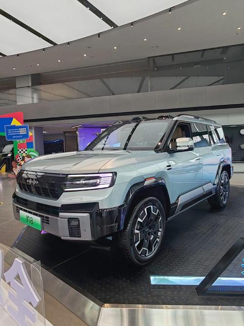 成都214比亚迪方程豹硬派越野的爆款，英菲尼迪35周年与你共成长